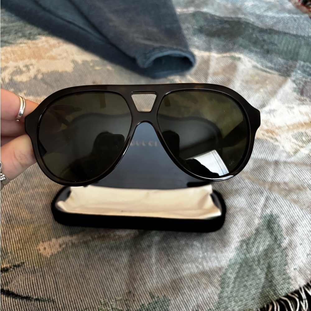 Gucci Tortoiseshell Sunglasses - Picture 3 of 8
